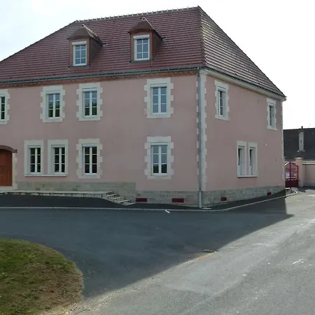 Casa vacanze Gîte LAU'LIVIER- Piscine chauffée et couverte Givarlais